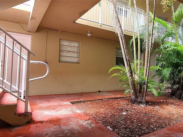 16118 NE 21st Ave #3 — Photo 9