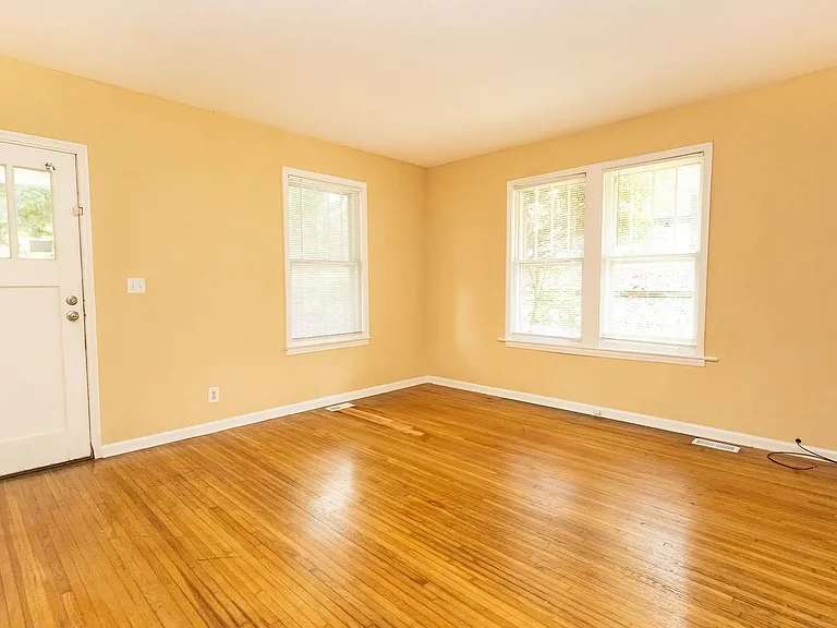 615 Barton Ave — Photo 6