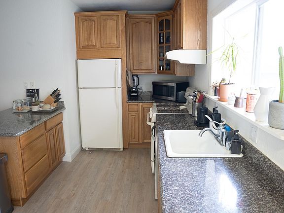 4th image of 1025 Alabama St