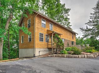 1175 S Meadow Ln, Palmyra, PA 17078