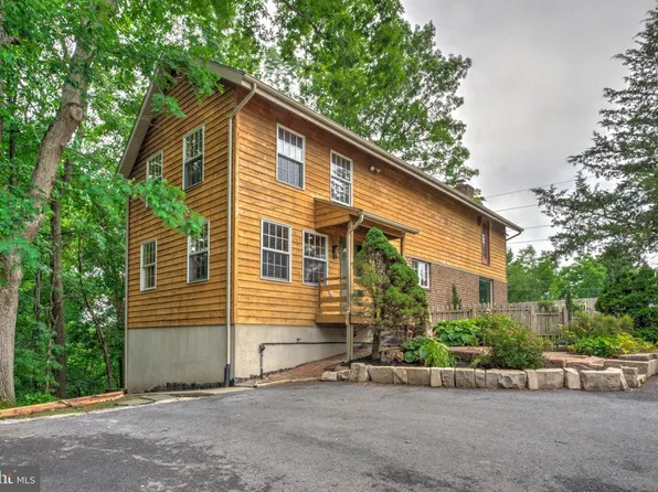1175 S Meadow Ln, Palmyra, PA 17078