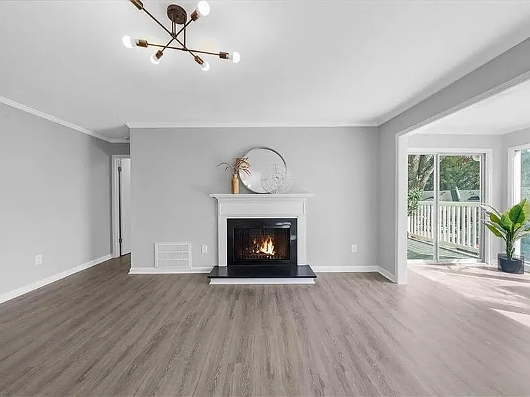 704 Augusta Dr SE — Photo 11
