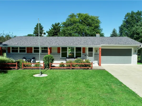 1303 Cherry Ln, Seven Hills, OH 44131
