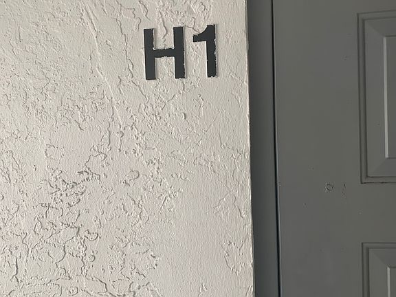 2nd image of 2504 SE Anchorage Cv APT H-1