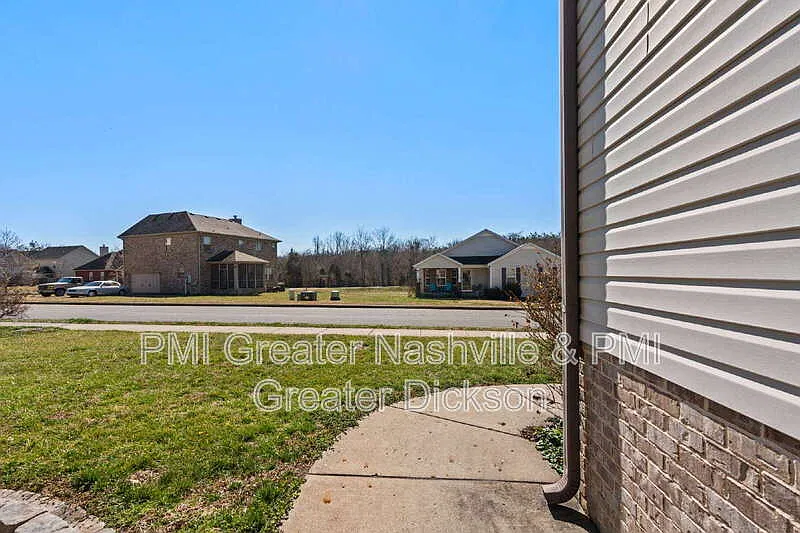 3 bed, 2.0 bath, 1855 sqft, $2,500 — Photo 4