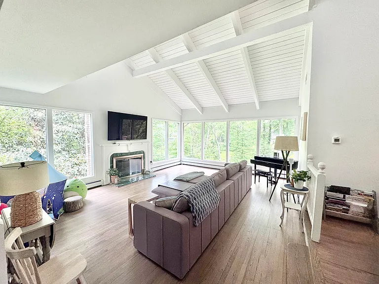 1430 Carrington Ln — Photo 40