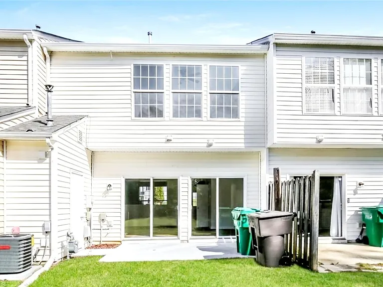 3956 Elizabeth Glen Way — Photo 10