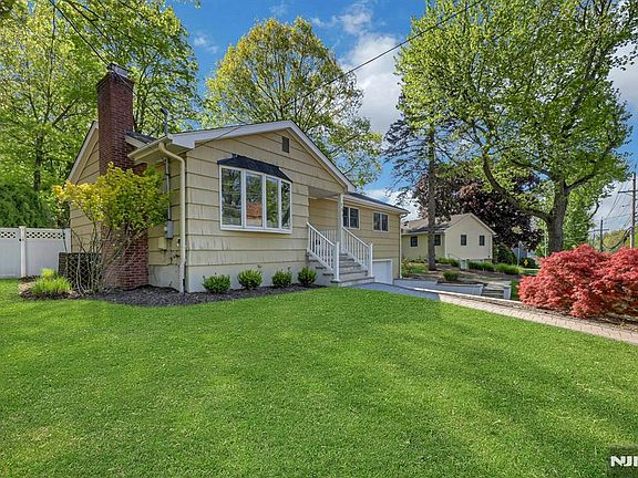 3rd image of 154 Spring Valley Rd