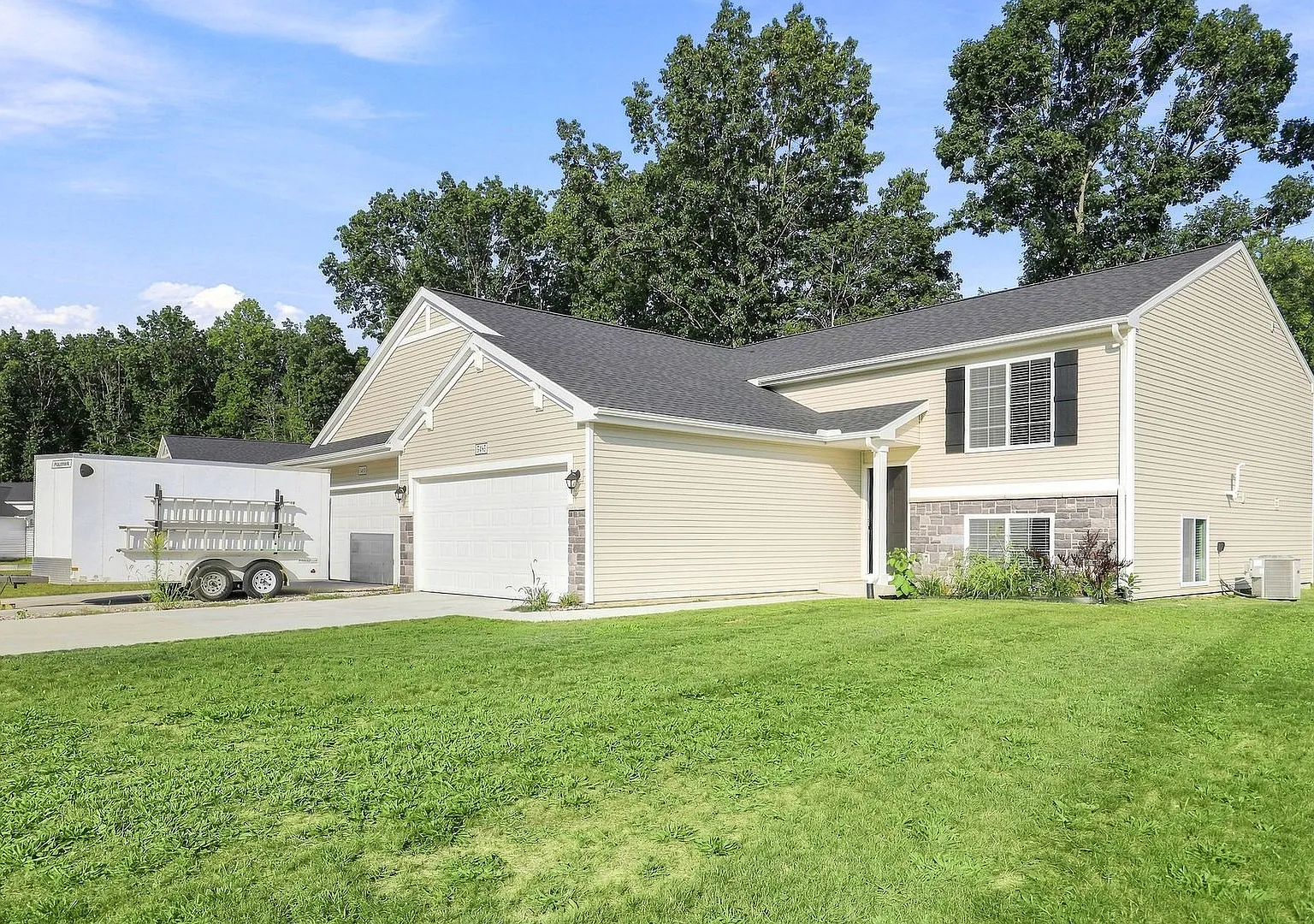 Move-In Special: Get September & October Rent Free Plus A Reduced Security Deposit! Move In By Se... — Photo 2