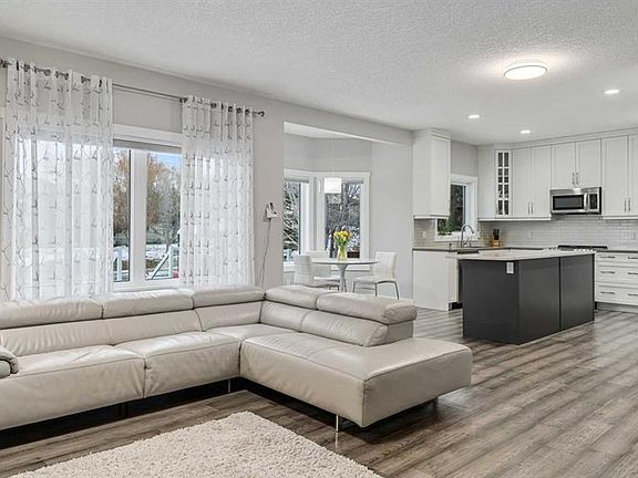 3rd image of 39 SW Mount Douglas Point SE