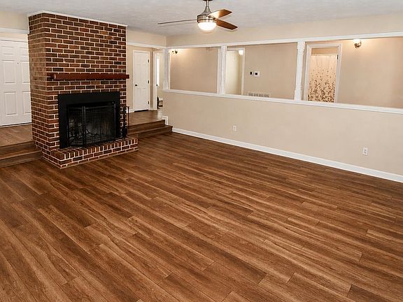 5th image of 15 Clemson Rd.