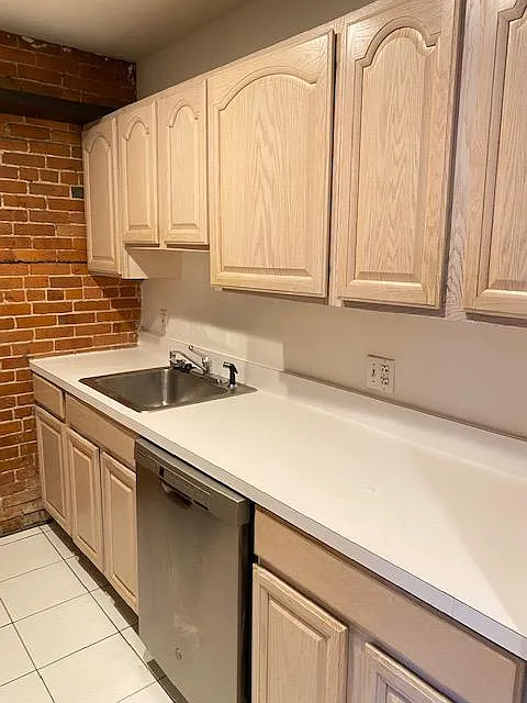 3 bed, $4,500 — Photo 2
