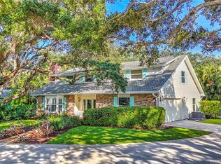 4 Via Lucindia Dr N, Sewalls Point, FL 34996