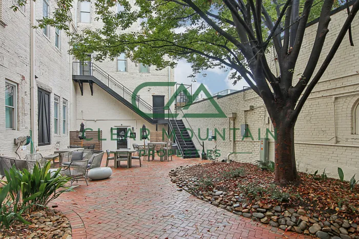 100 E Main St #16 — Photo 2