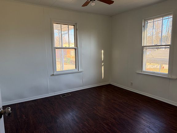 4th image of 823 Columbus St