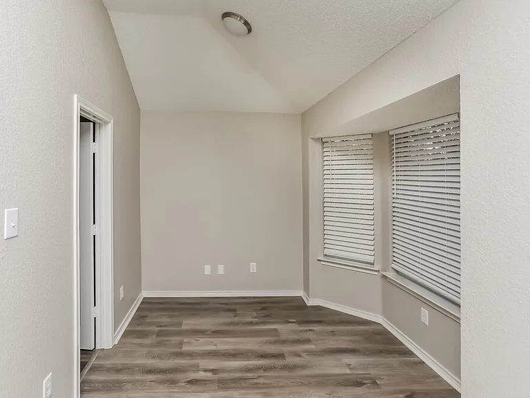 1512 Fern Dr — Photo 8