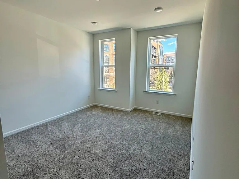 400 Willow Ave #405 — Photo 5