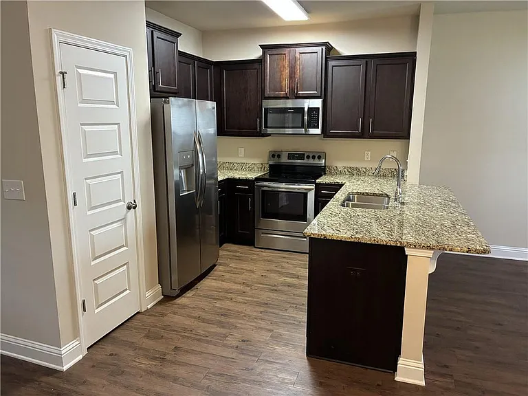 6736 Spaniel Dr — Photo 3