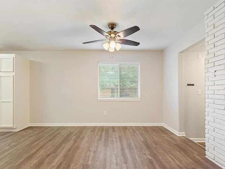 2025 Lenamon St — Photo 24