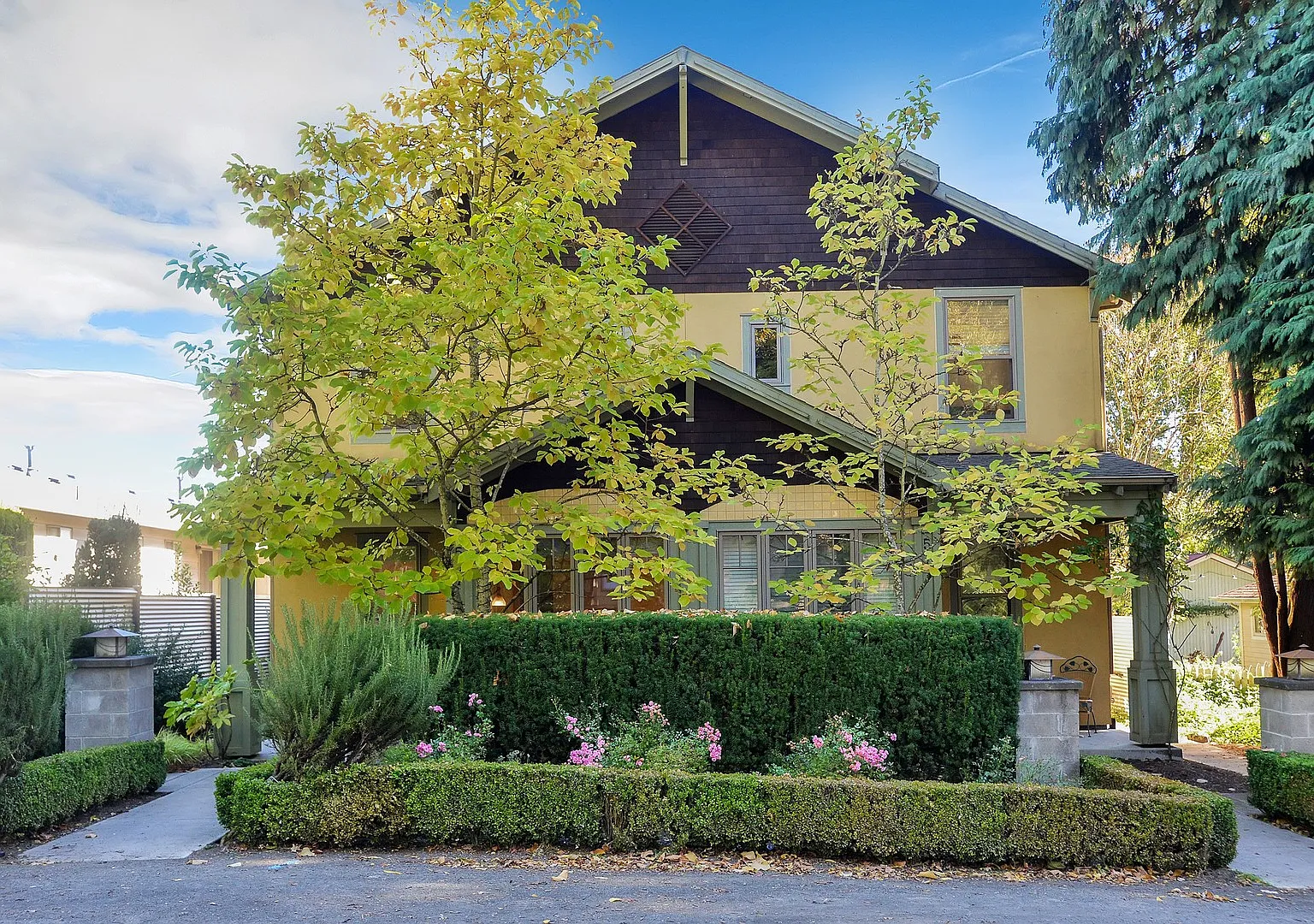 Charming Duplex in the Heart of Lake Oswego — Photo 1