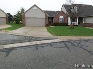 280 Redmaple Ln, Brighton, MI 48116