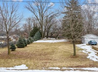1100 Crestwood Dr, Green Bay, WI 54313