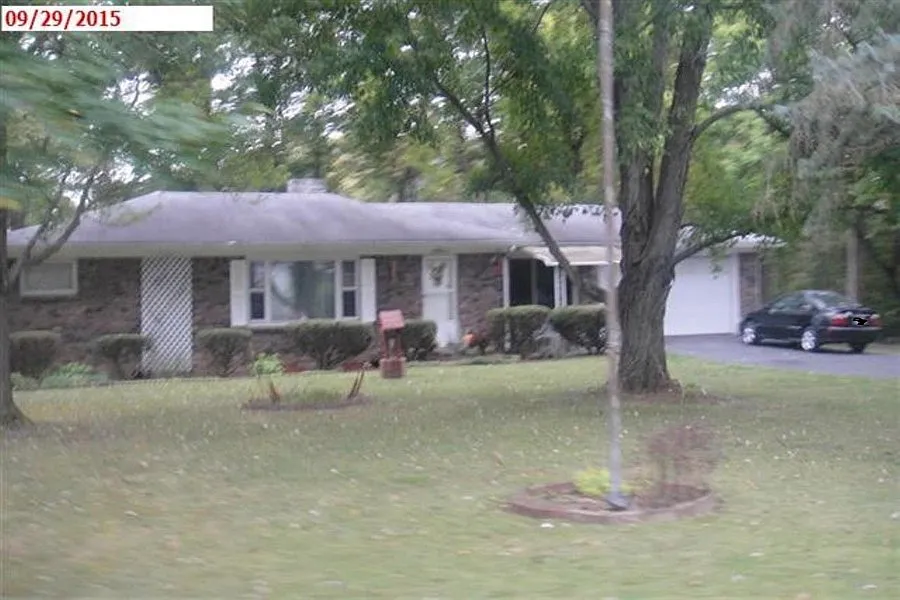1452 E Lawndale Dr photo 1