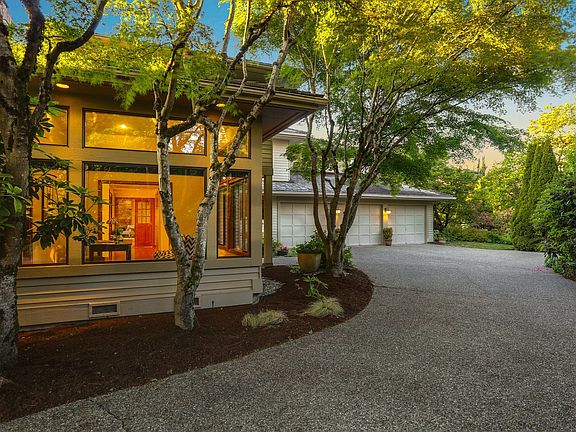 2nd image of 9636 NE 30th Pl