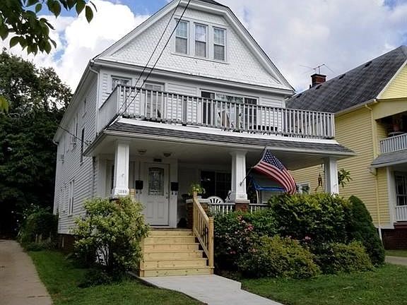 3rd image of 1359 Summit Ave