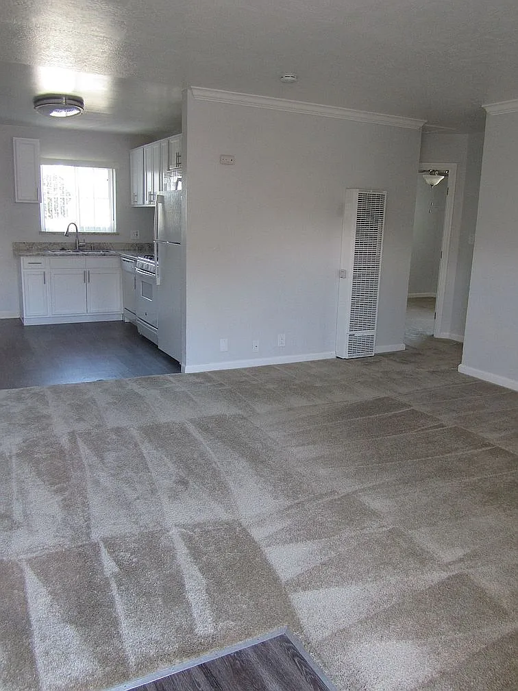 2 bed, 728 sqft, $3,045 — Photo 3