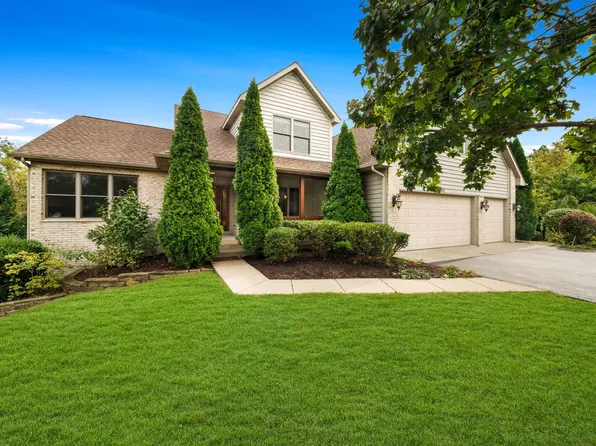 303 Blue Spruce Ct, Lake Villa, IL 60046