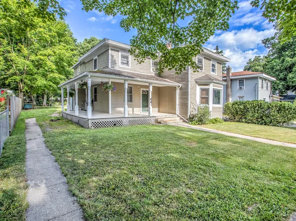 46 Grove St, Galesburg, MI 49053