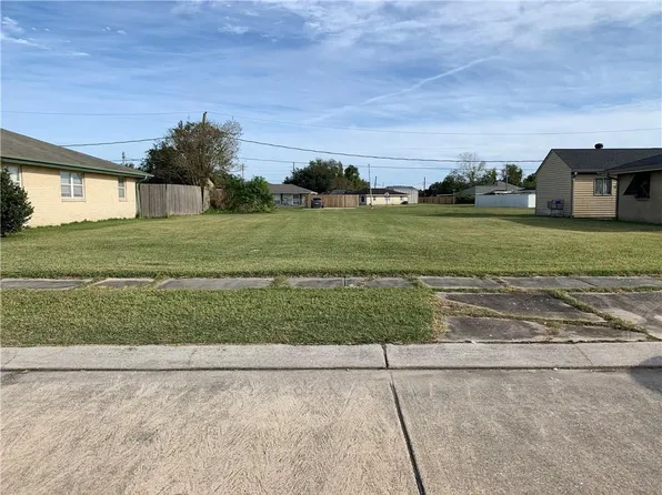 2421 Garden St, Meraux, LA 70075