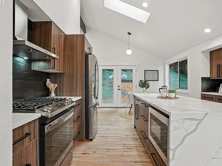 13991 Majestic Ct — Photo 4