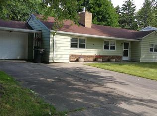 1523 Robertson Ct, Grand Forks, ND 58201