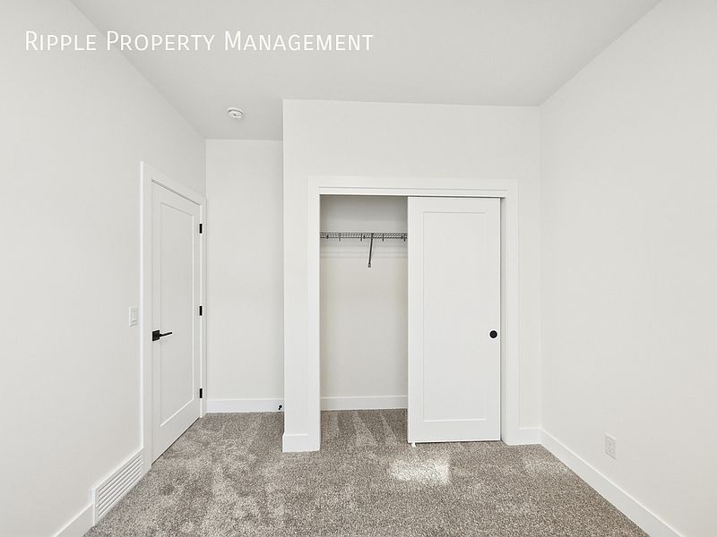 Calgary Townhouse for rent - 3 Bedrooms — photo 6