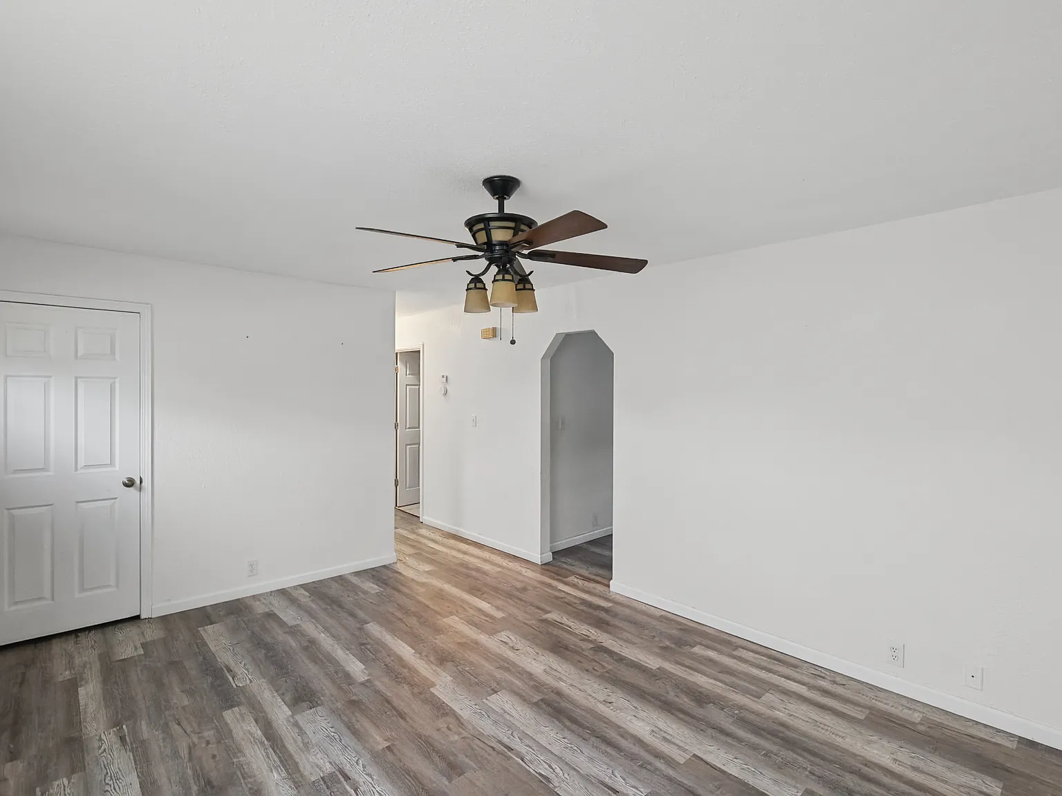 3 bed, 900 sqft, $1,500 — Photo 4