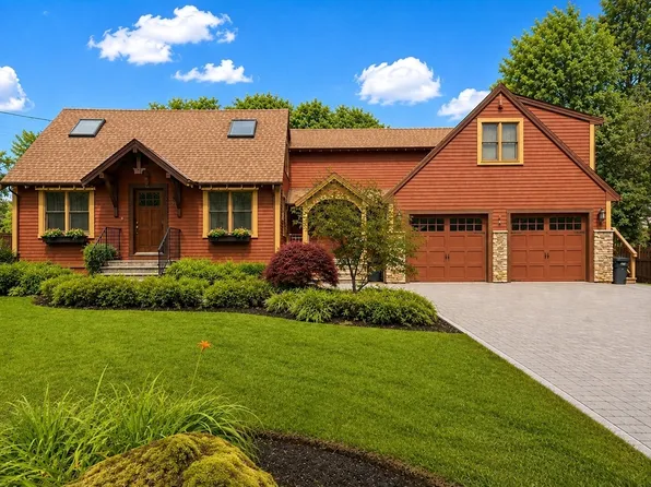 84 Station St, Stoughton, MA 02072