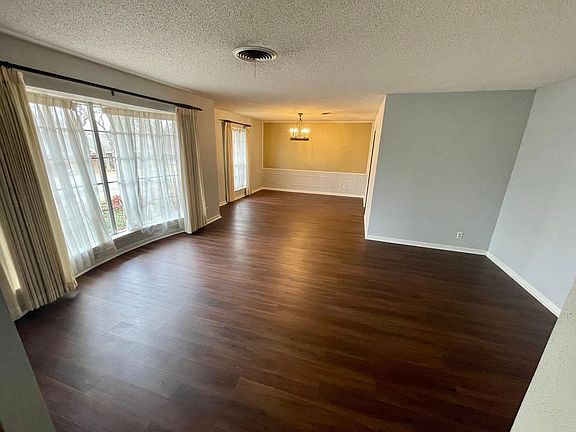 2nd image of 3308 Yellowstone Dr
