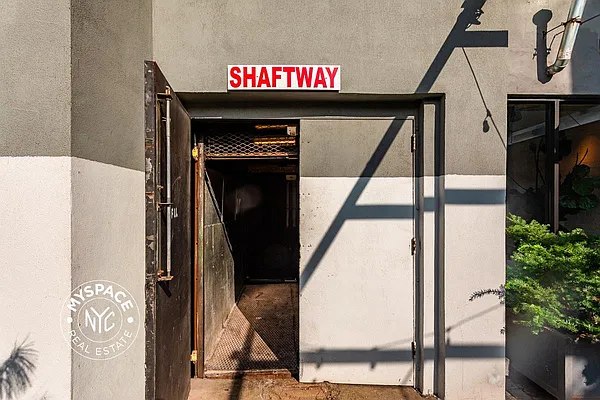 Rented by MySpaceNYC | media 30