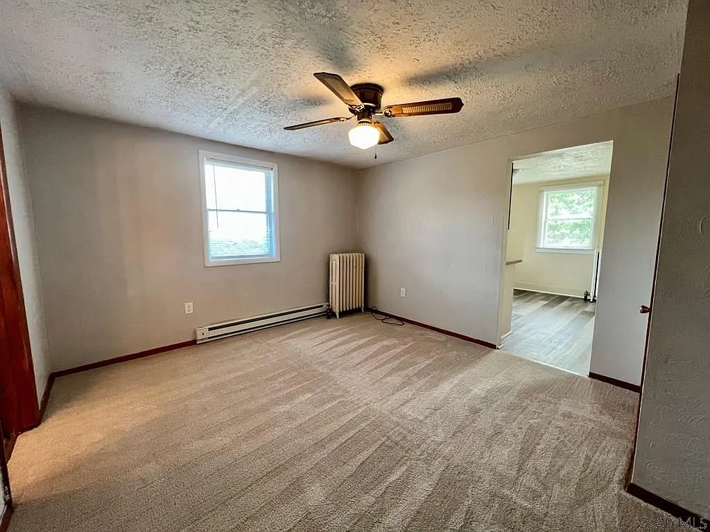 1 bed, 1.0 bath, $695 — Photo 2