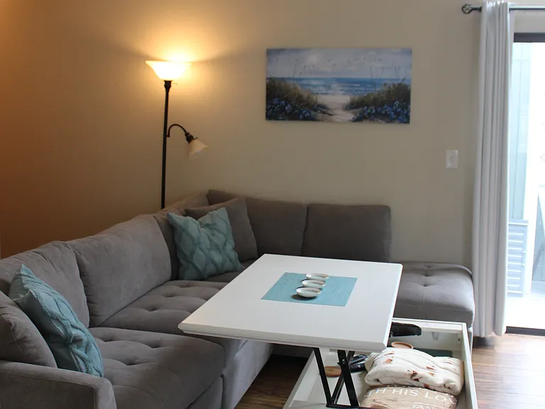 1216 Maywood Ln — Photo 3