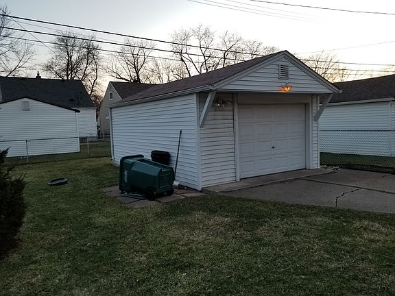 3rd image of 753 White Ave