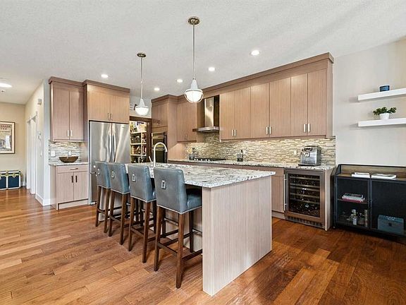 4th image of 36 N Ridge View Close