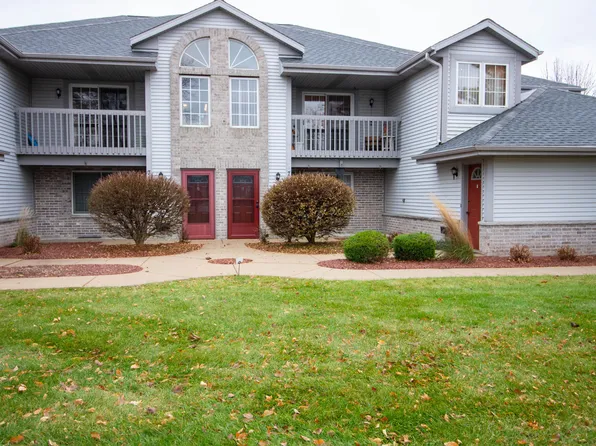 711 Quinlan Dr, Pewaukee, WI 53072