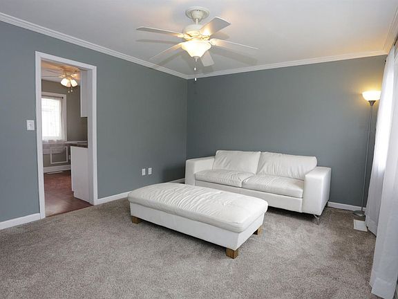 3rd image of 613 Charwood Dr