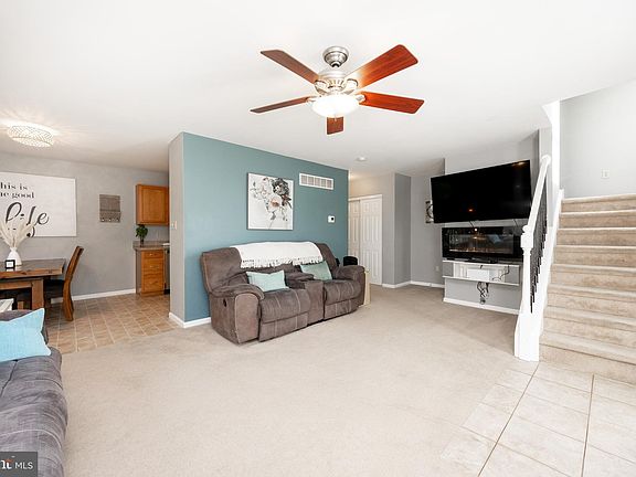 3rd image of 83 Horseshoe Dr