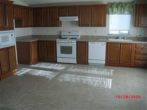 2nd image of 1535 Grouse St