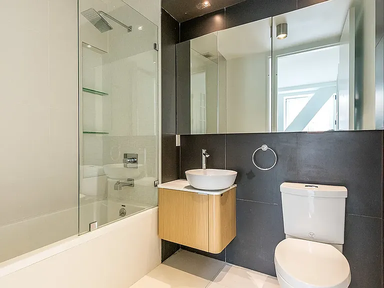 74 Maujer St #1B — Photo 4