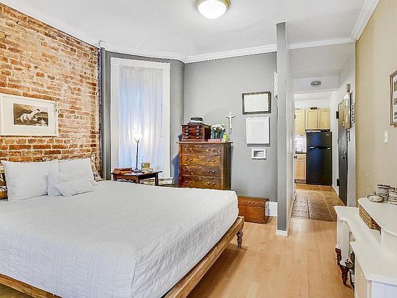 4th image of 626 E 14th St APT 12